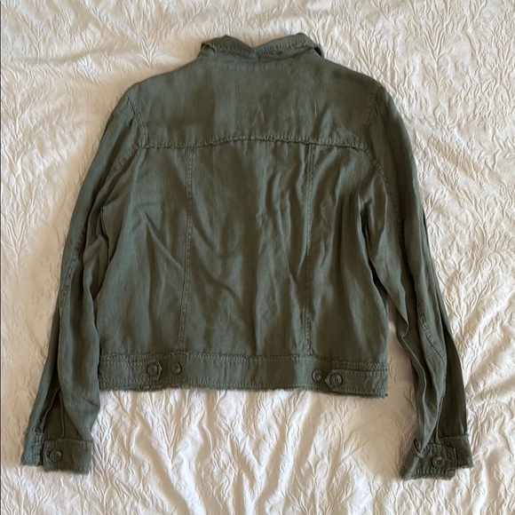 Tommy Bahama Women’s Green Utility Linen Shirt - Picture 6 of 12